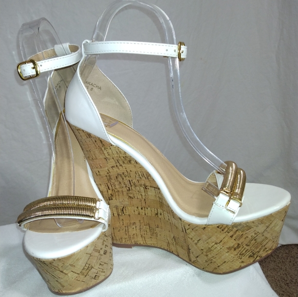 NWOT SCENE By Shoe Dazzle - Picture 2 of 5